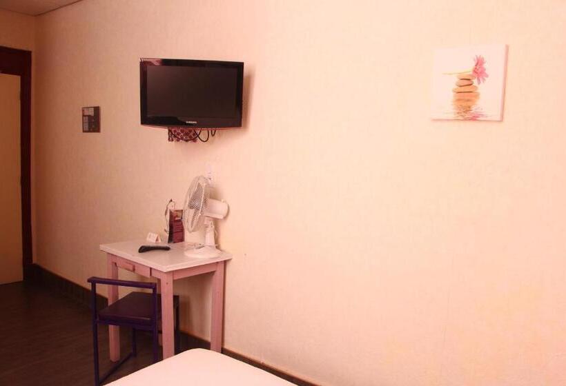 이코노미 룸, Le Colibri