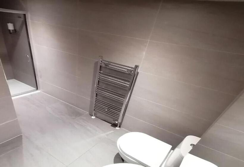 标准间, Livingston Lodge