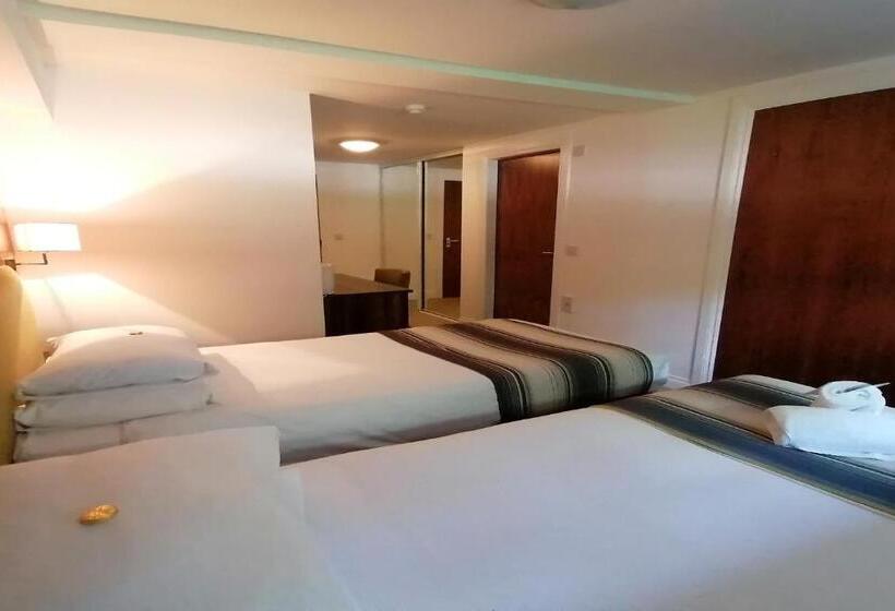 标准间, Livingston Lodge