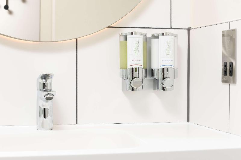 标准单人间, Livingston Lodge