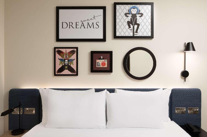 标准单人间, Livingston Lodge