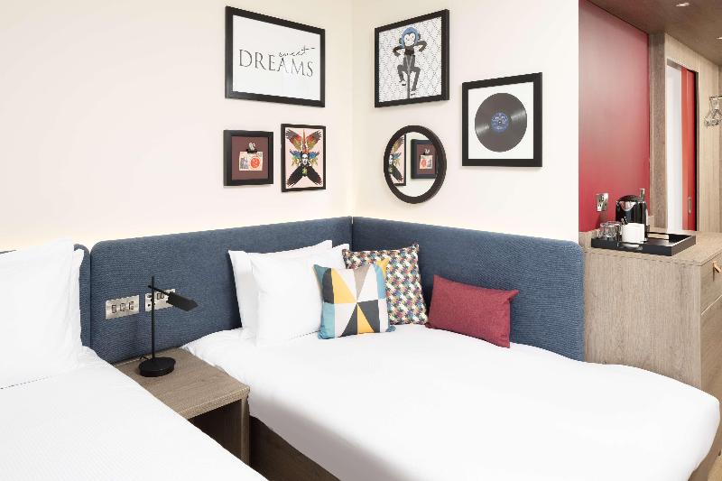 标准单人间, Livingston Lodge