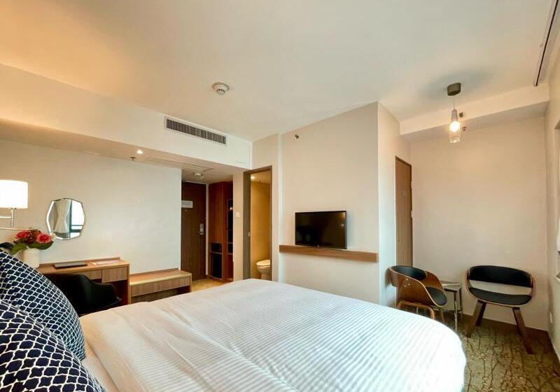 اتاق اکونومی, Livingston Lodge
