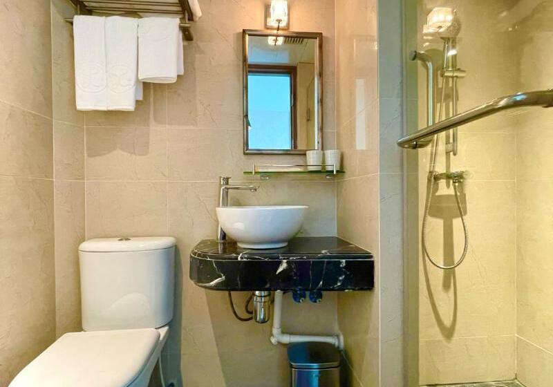 经济房, Livingston Lodge