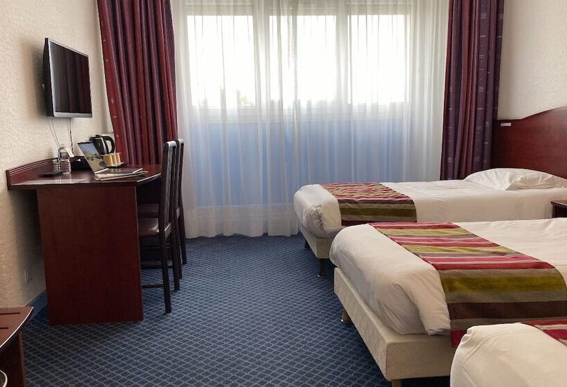 Номер Стандарт Трехместный, The Originals City, Hôtel Fontaine, Morlaix
