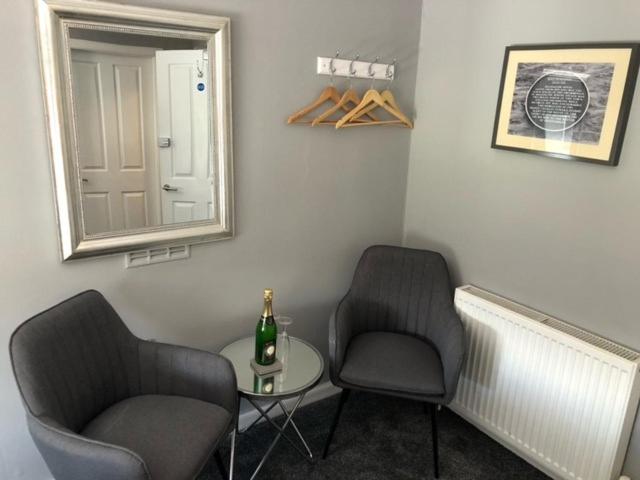 带大床的标准间, Old Churches House