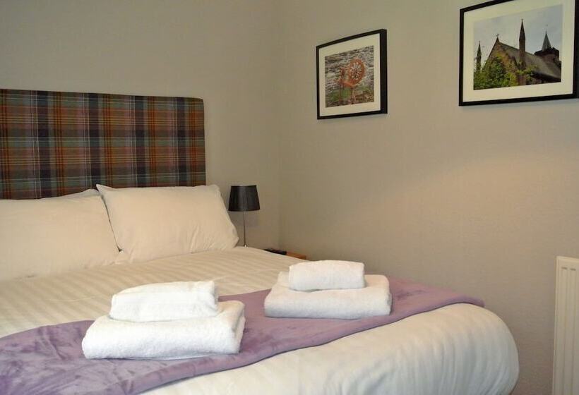 标准间, Old Churches House