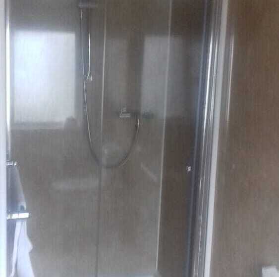 חדר סטנדרט, The Railway Inn