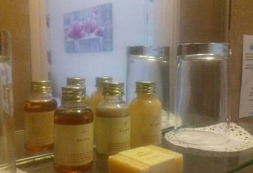 חדר סטנדרט, The Railway Inn