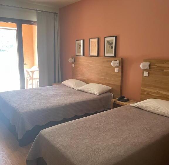 חדר סופריור לשלושה, Logis Hotel Le Lonca