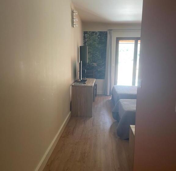 חדר סופריור עם טרסה, Logis Hotel Le Lonca