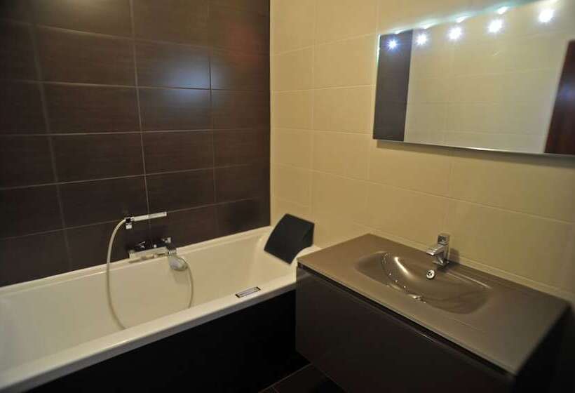 חדר סופריור עם מרפסת, Logis Hotel Le Lonca