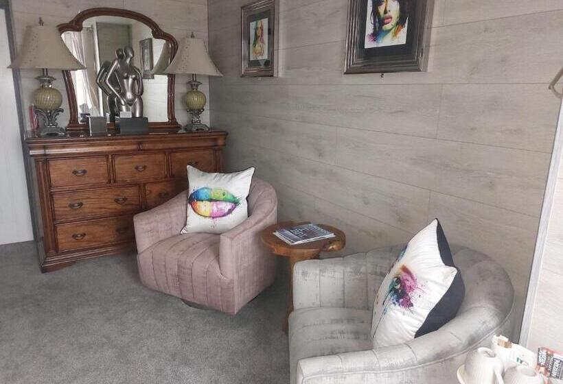 חדר דלוקס נוף לים, Kings Boutique