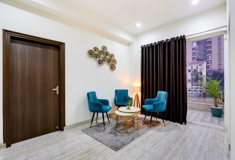 סטודיו סטנדרט עם מרפסת, S2l Suite Rooms And Studio Near Sohna Road