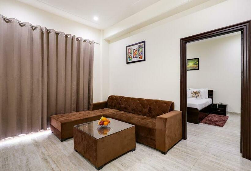 סטודיו סטנדרט עם מרפסת, S2l Suite Rooms And Studio Near Sohna Road