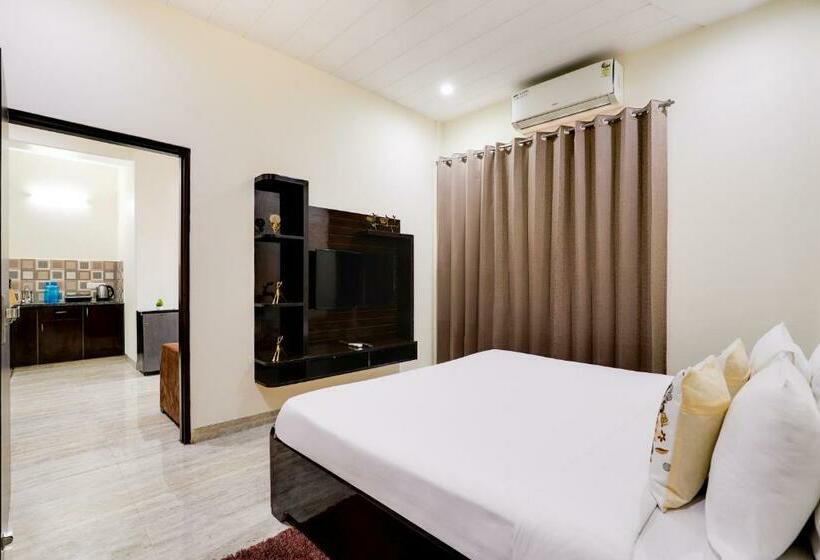 סטודיו סטנדרט עם מרפסת, S2l Suite Rooms And Studio Near Sohna Road