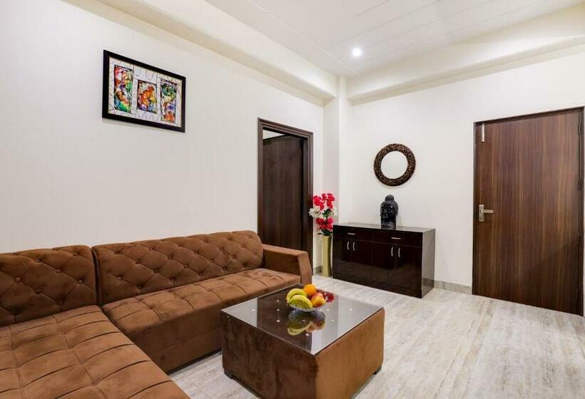 סטודיו סטנדרט עם מרפסת, S2l Suite Rooms And Studio Near Sohna Road