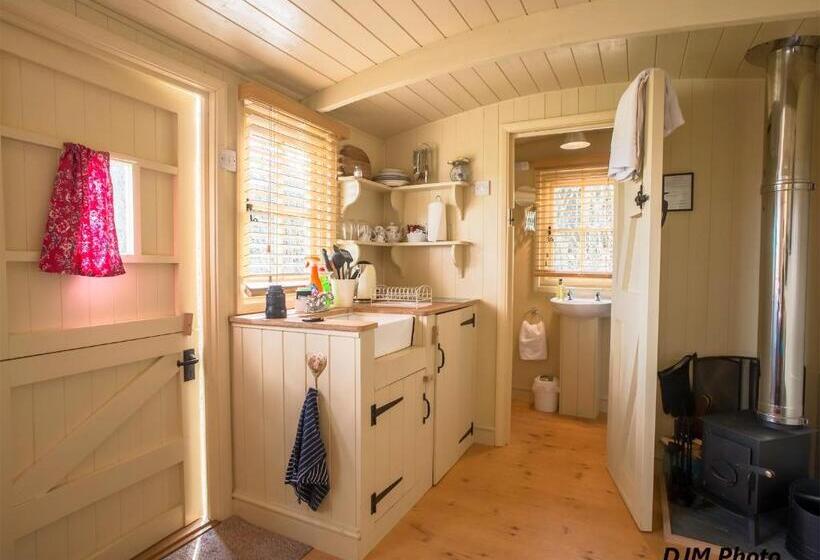 إستوديو قياسى مطلّ علي الحديقة, Fourwinds B&b