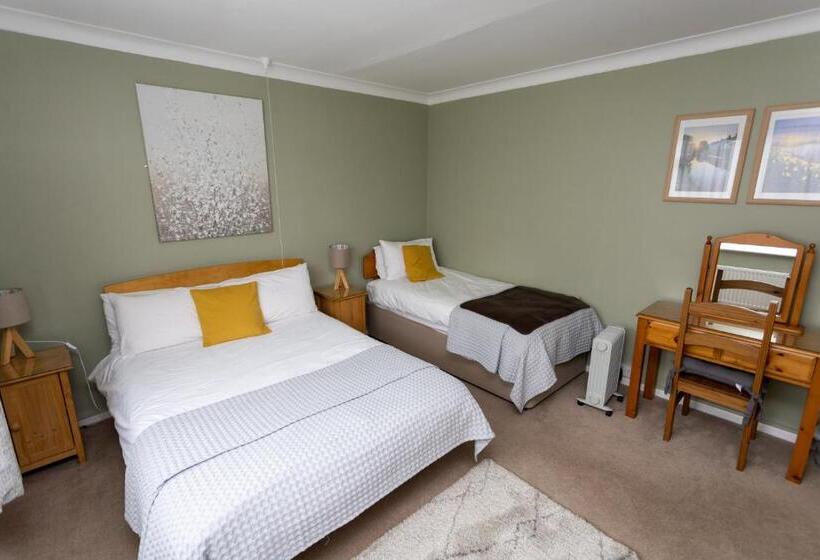 غرفة قياسية ثلاثية مطلة علي الحديقة, Fourwinds B&b