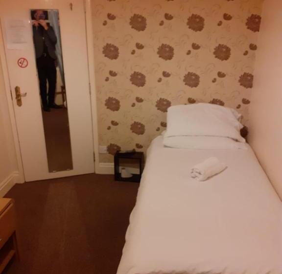 חדר סטנדרט יחיד, Coach And Horses