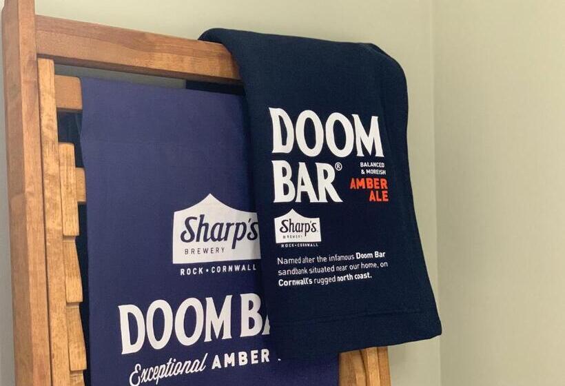 Номер Superior, Halfway House Inn