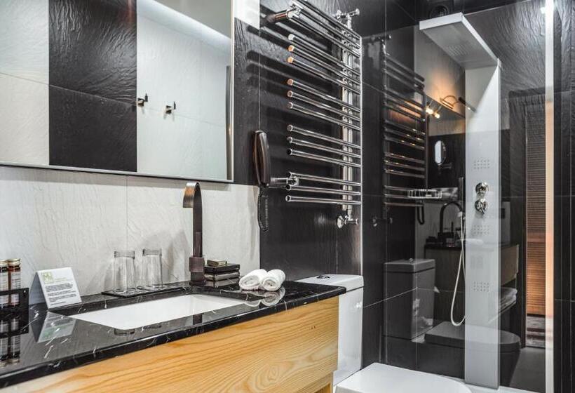 اتاق استاندارد با چشمانداز دریا, M1 Club