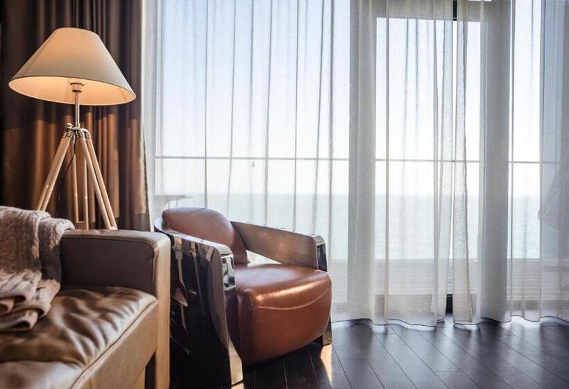 سوییت جونیور با چشمانداز دریا, M1 Club