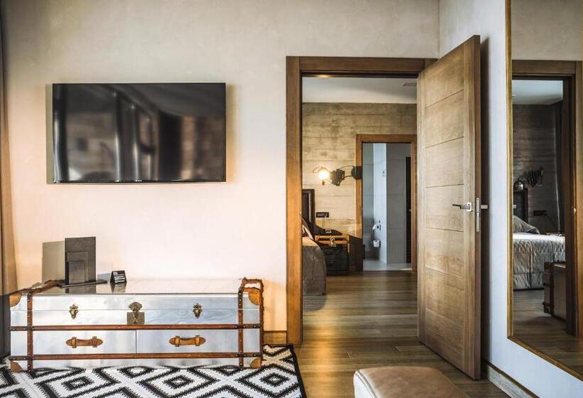 سوئیت پرزیدنت, M1 Club