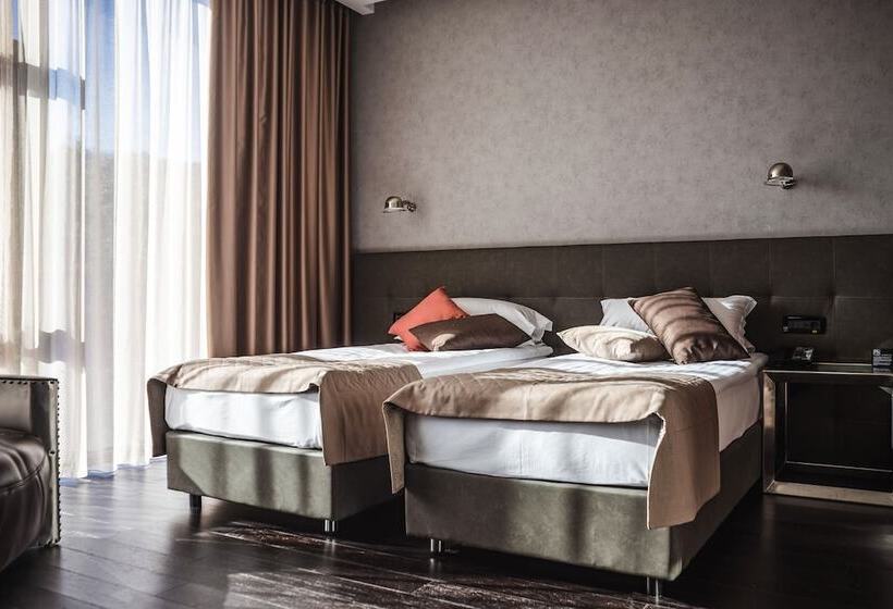 اتاق استاندارد, M1 Club