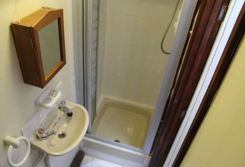 חדר סטנדרט, Middlegate