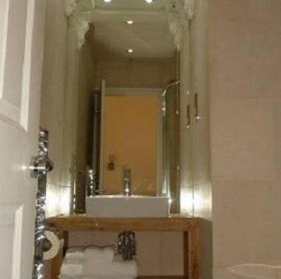 חדר אקזקיוטיב יחיד, The Frenchgate Restaurant &