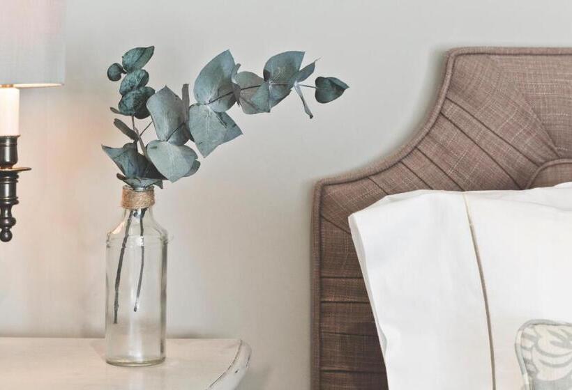 디럭스 룸, The Old Drum