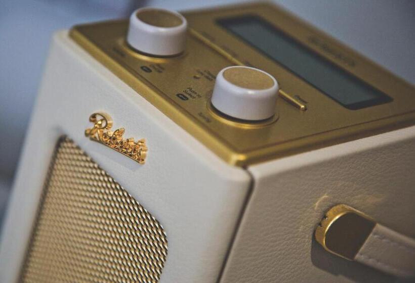 디럭스 룸, The Old Drum