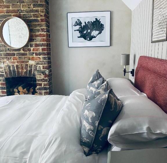 디럭스 룸, The Old Drum