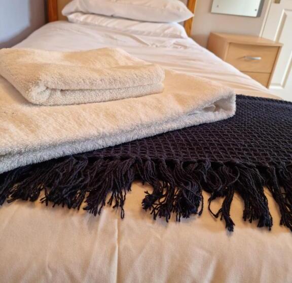 חדר סטנדרט יחיד, The Three Horseshoes East Worldham