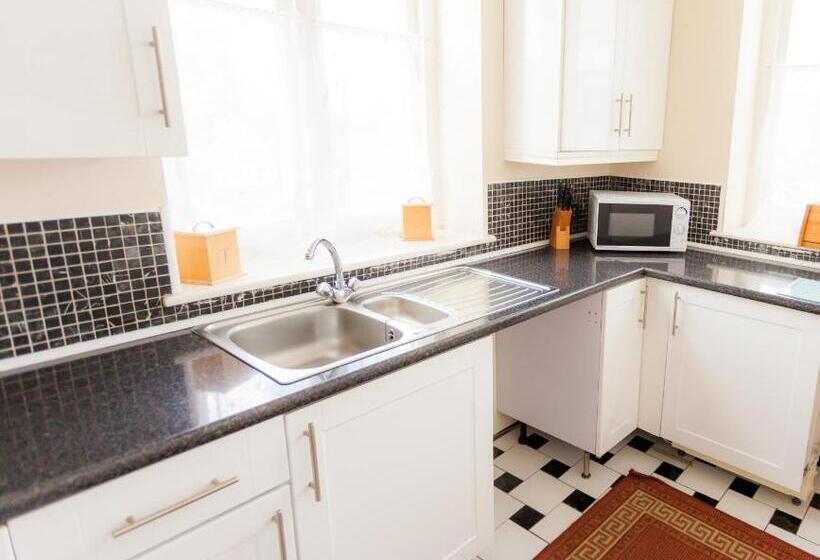 ファミリーステューディオ, Albion House