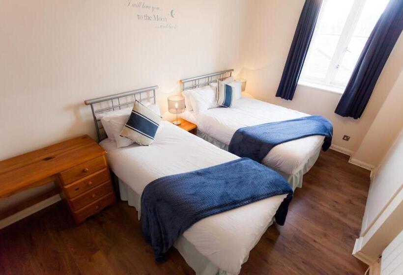 ファミリーステューディオ, Albion House