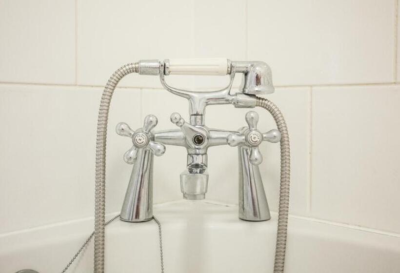 ファミリーステューディオ, Albion House