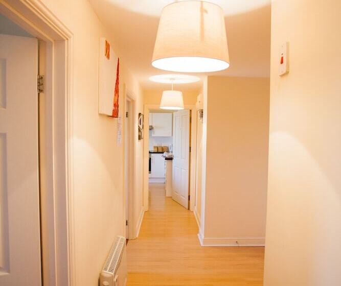 ３ベッドルームアパートメント, Albion House