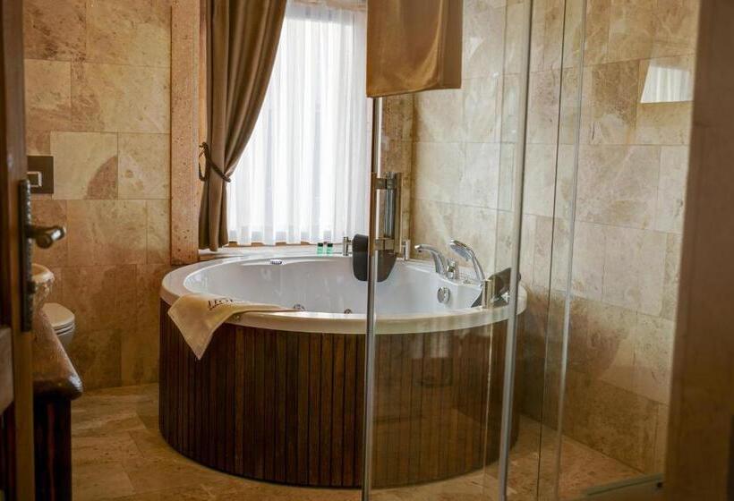 Люкс с гидромассажем, House 1938 Special Cave