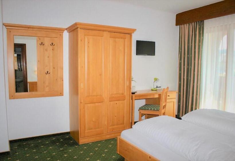 スタンダードルーム, Alex