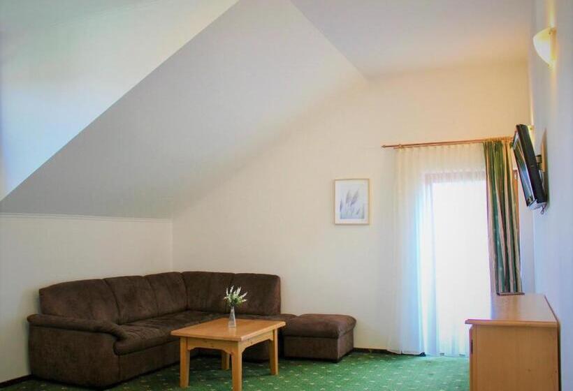 ２ベッドスイートルーム, Alex