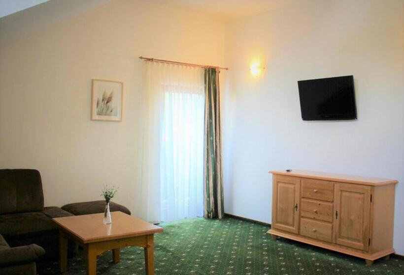 침실 2개 스위트, Alex