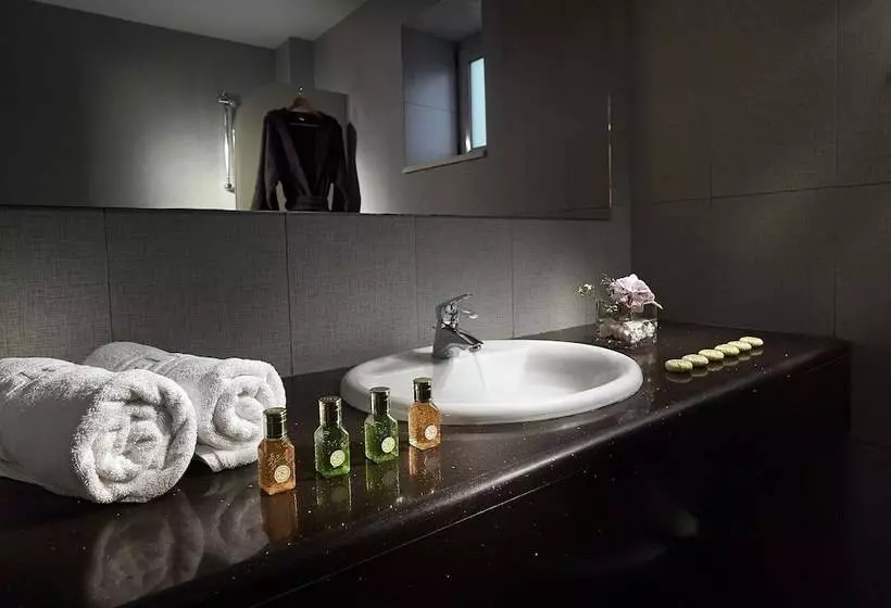 スイート, Anaxo Resort