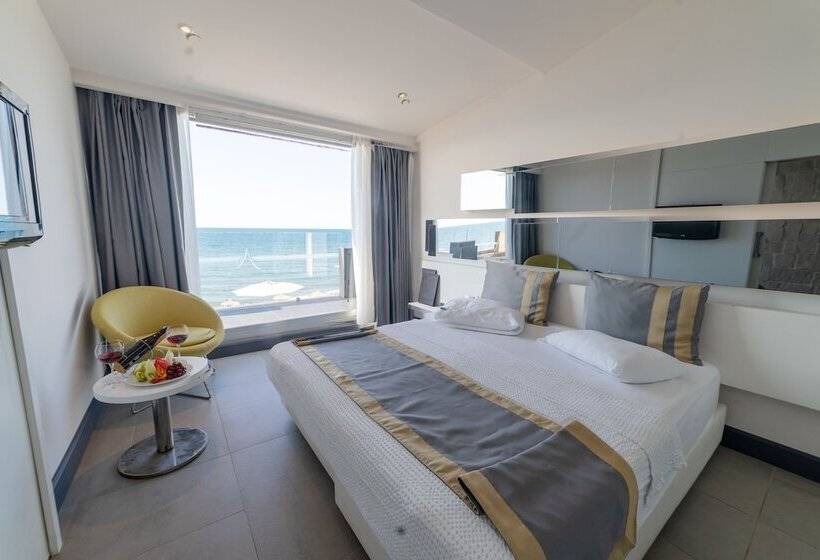 Suite with Terrace, Atik