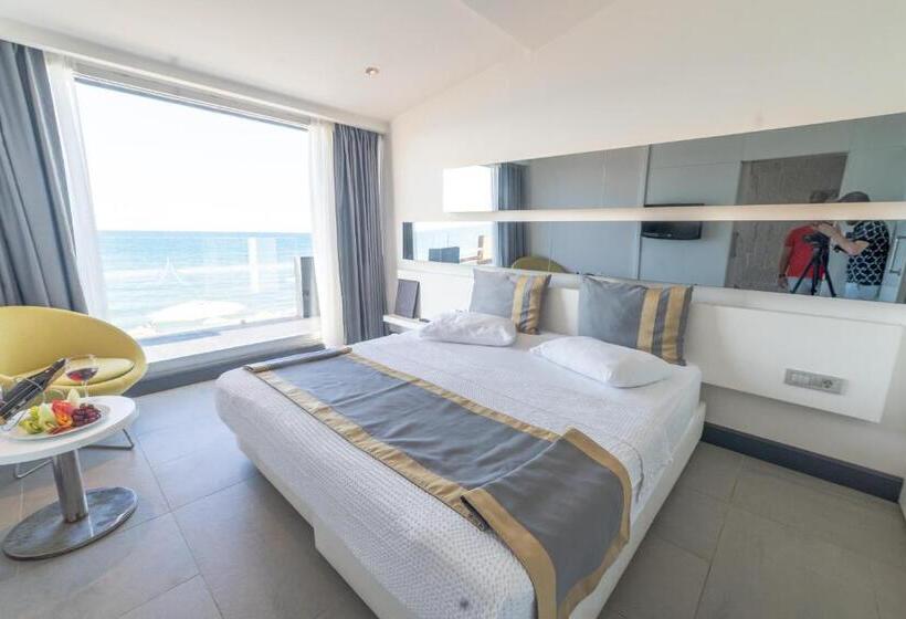 Suite with Terrace, Atik