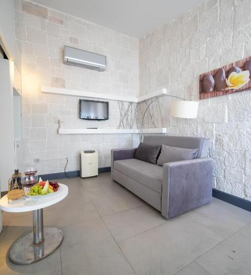 Suite with Terrace, Atik