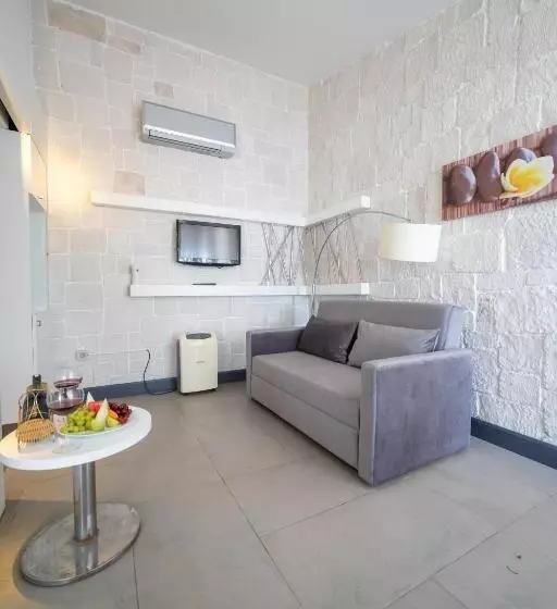 Suite with Terrace, Atik