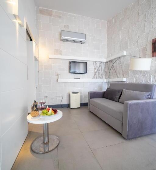 Suite with Terrace, Atik