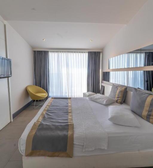 Suite with Terrace, Atik